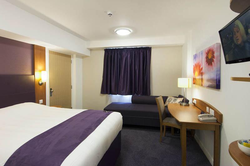 Premier Inn London Ilford Bagian luar foto